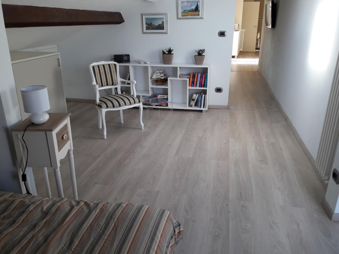 Others 5, Skyline, Casa Vacanze, Savona