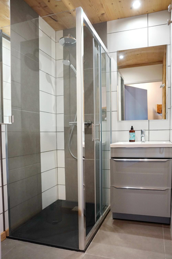 Bathroom 3, Lodge La Tuviere, Savoie