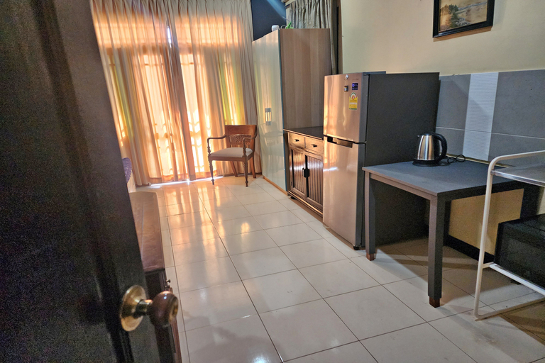 Others 4, Baan Nara 15, Sathorn