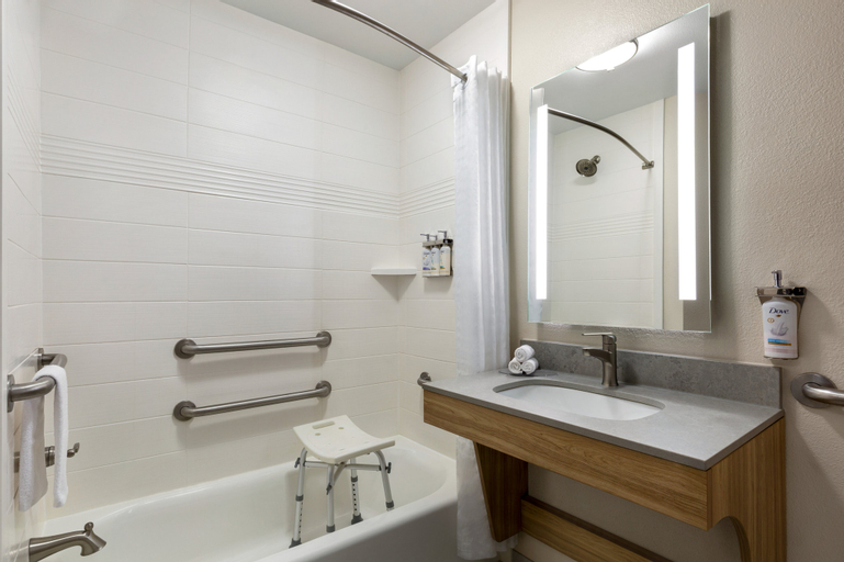 Bathroom 17