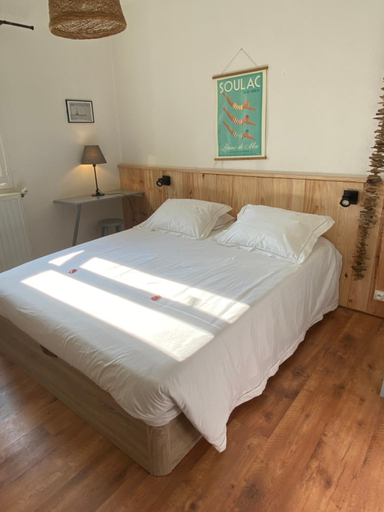 Bedroom 2, Hotel L'Arbousier, Gironde