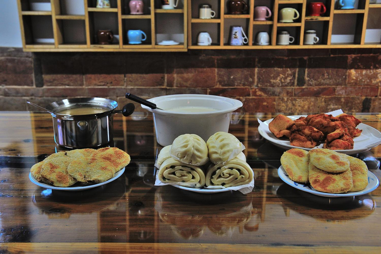 Food & Drinks 9