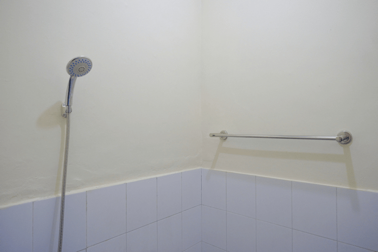 Bedroom 4, RedDoorz near GOR Satria 3, Banyumas