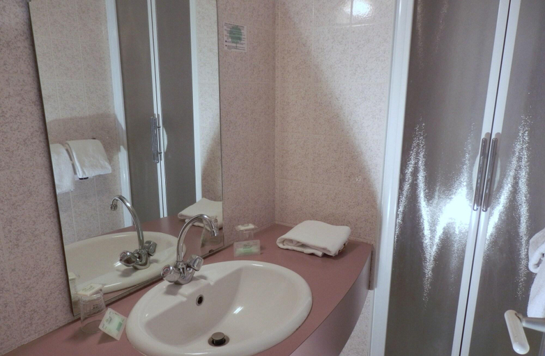 Bathroom 4, Hotel de Paris, Hautes-Pyrénées