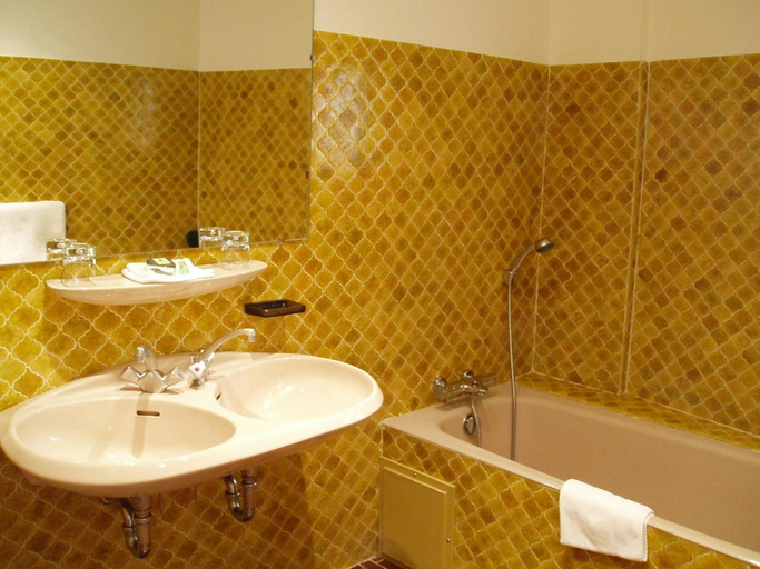 Bathroom 3, Demeures & Chateaux Hotel Les Hospitaliers, Drôme