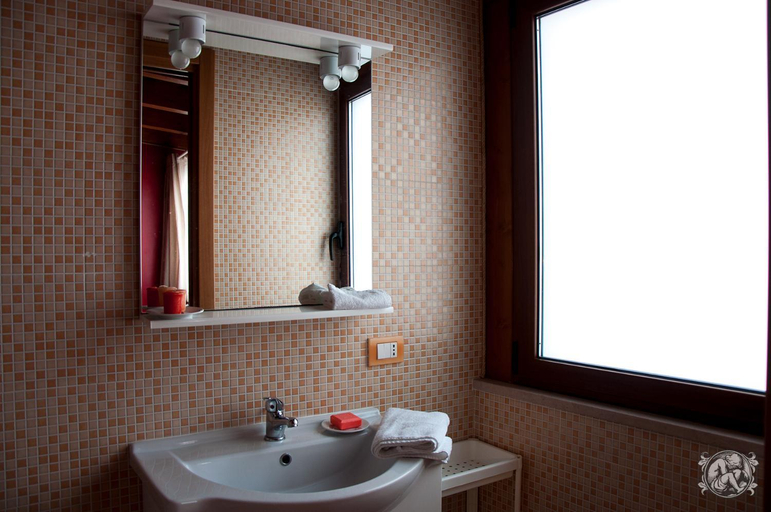 Bathroom, Gli Amanti del Sogno, Bari