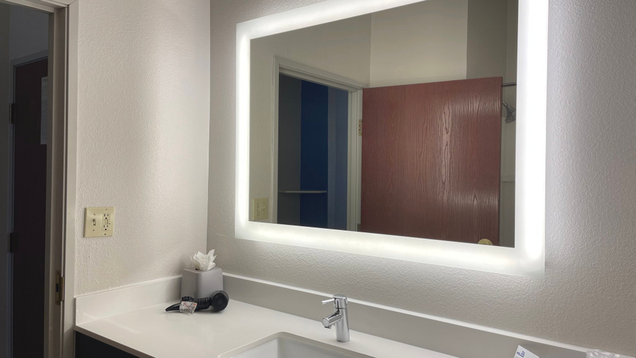 Bathroom 4, Holiday Inn Express & Suites DECATUR by IHG, Wise