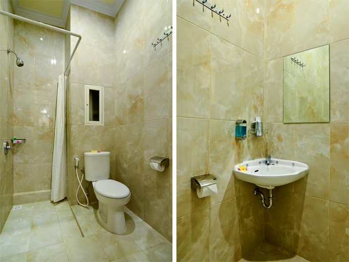 Bathroom 5, Riverstone Hotel & Cottage, Malang
