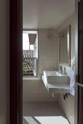 Bathroom 2, Posada Galeria Alberto Sedas, Calcahualco