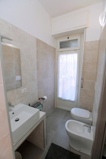 Bathroom 5, Albergo San Maurizio, Torino