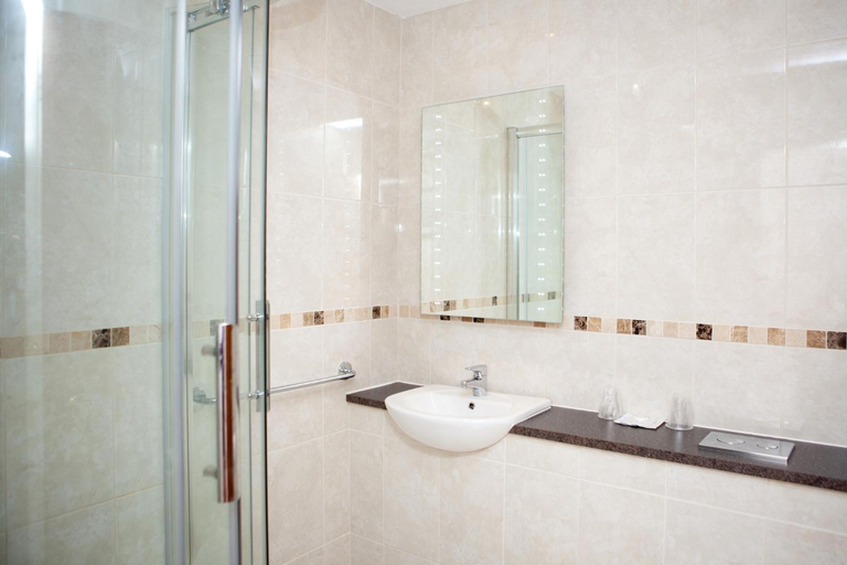 Bathroom 2, Griffin Inn, Cornwall