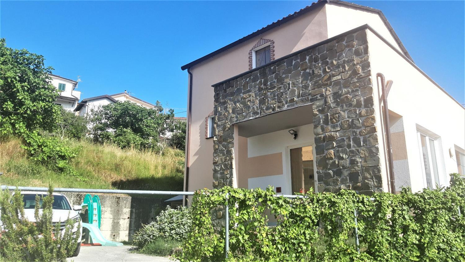 Exterior 4