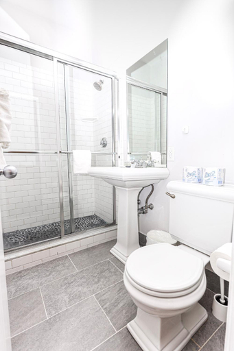 Others 5, Stylish Studio in Boston Brownstone, C.Ave #21, Boston