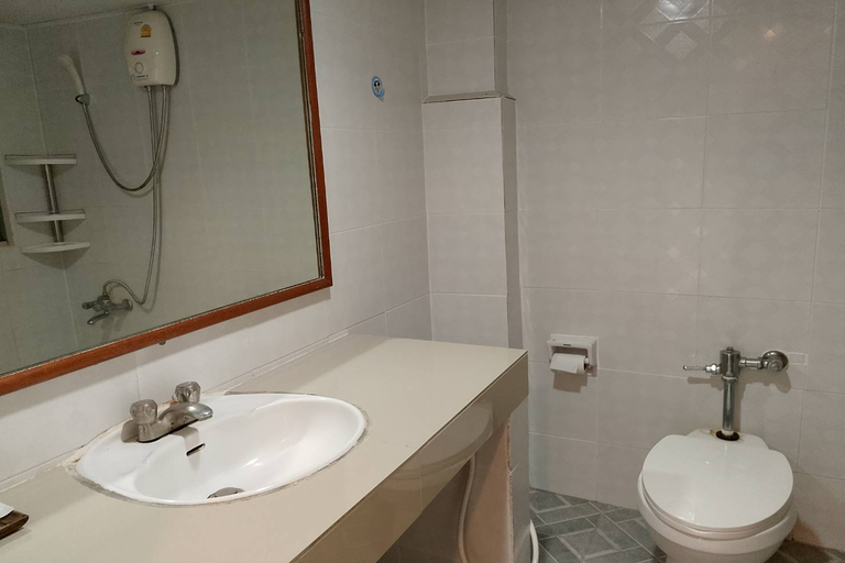 Bathroom 13