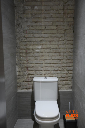 Bathroom 2, Art&Flats Hostel, Valencia