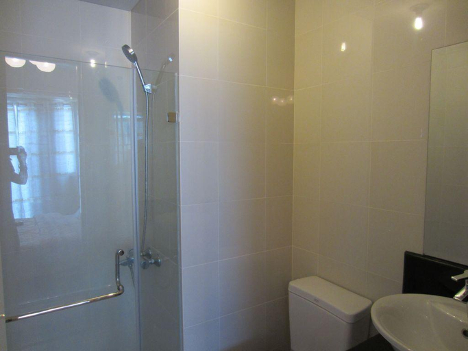 Bathroom 3, Palm Tree - Genlex Condominium, Pasay City