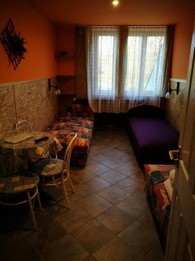 Others 5, Paterdombi Vendeghaz, Pacsa/Zalaegerszeg