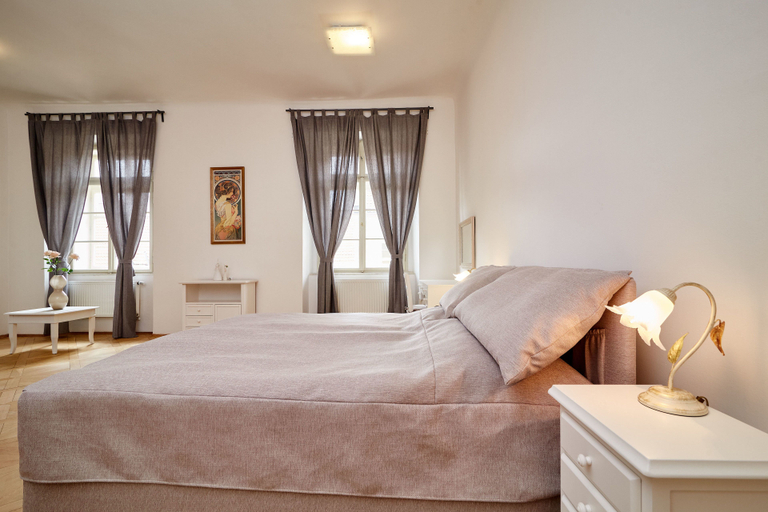 Bedroom 2, Three Golden Crowns Apartments, Praha 1