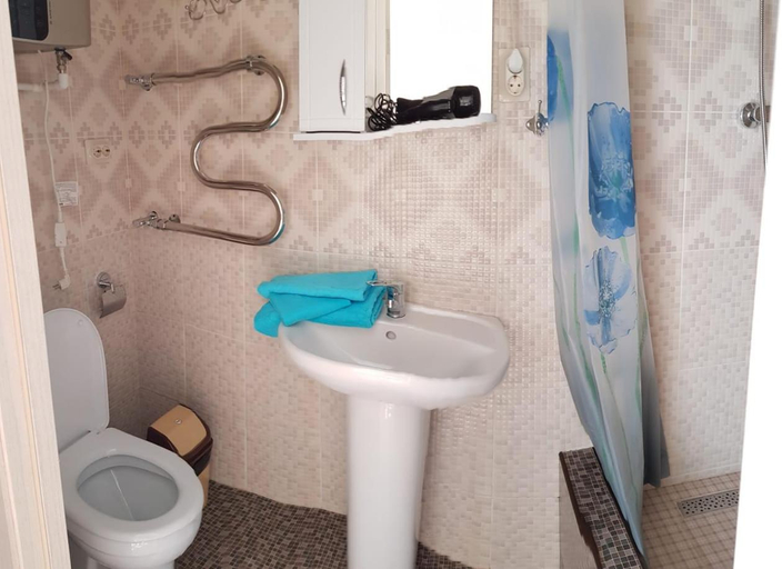 Bathroom 4, Duet Inn, Kamenskiy rayon