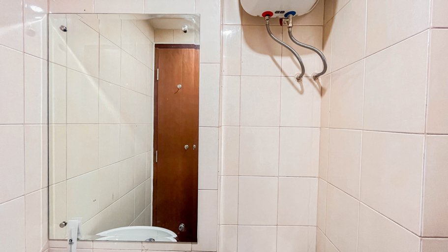 Bathroom 23