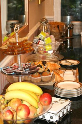 Food & Drinks 4, Avon Hotel, London