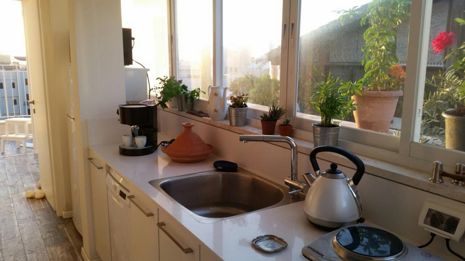 Others 4, Tel Aviv Roof Apartment