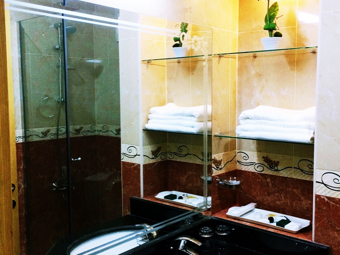 Bathroom 5, Doha Dynasty Hotel, Doha