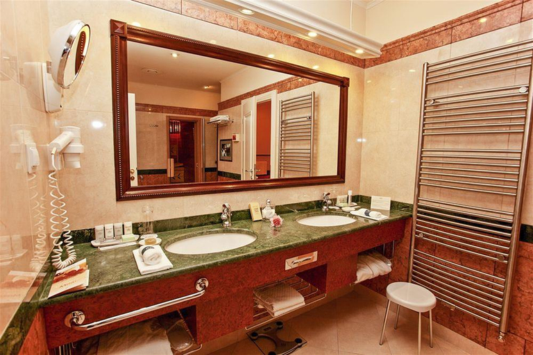 Bathroom 5, Carlsbad Plaza, Karlovy Vary