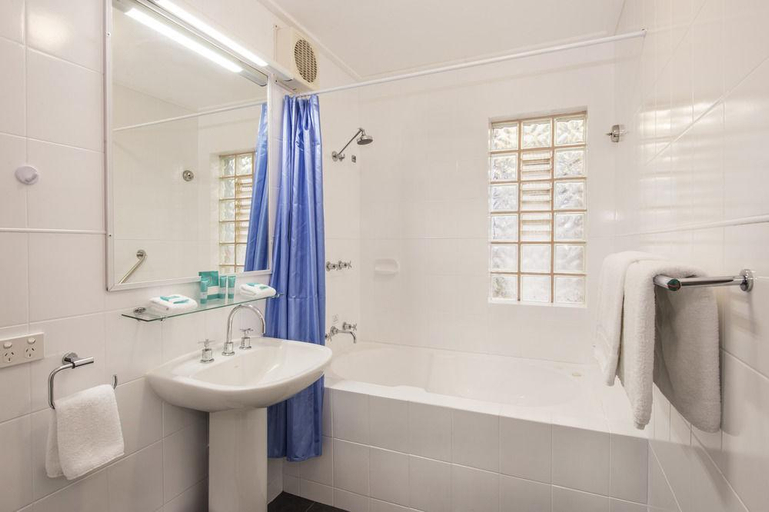 Bathroom 4, Broadwater Beach Resort, Busselton