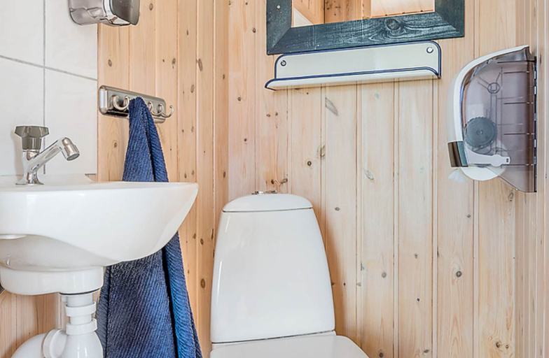 Bathroom 3, First Camp Kärradal, Varberg