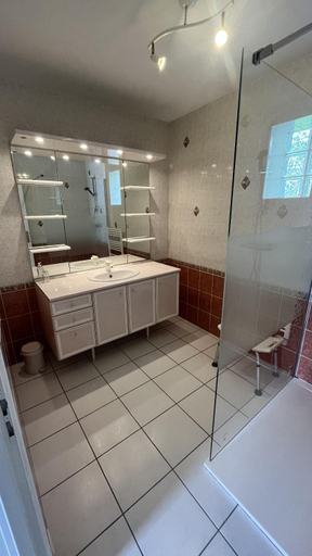 Bathroom, Chez Delphine, Marne
