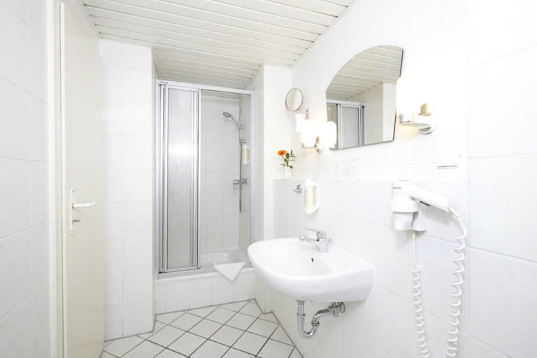 Bathroom 3, Weisses Schloss, Vorpommern-Greifswald