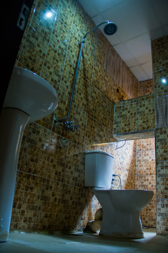 Bathroom 4, GlassHouse Suites, Kosofe