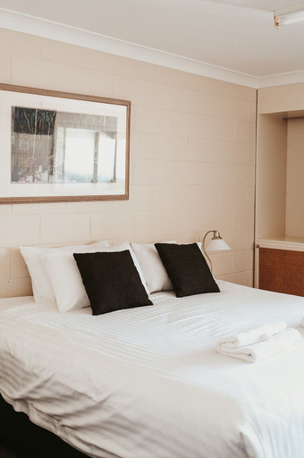 Bedroom, Matterhorn Lodge, Snowy River