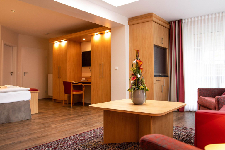 Bedroom 2, Bundts Gartenrestaurant, Hamburg