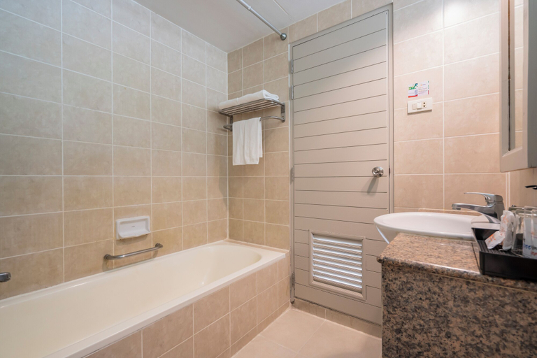 Bathroom 5, Sunshine Garden Resort, Pattaya