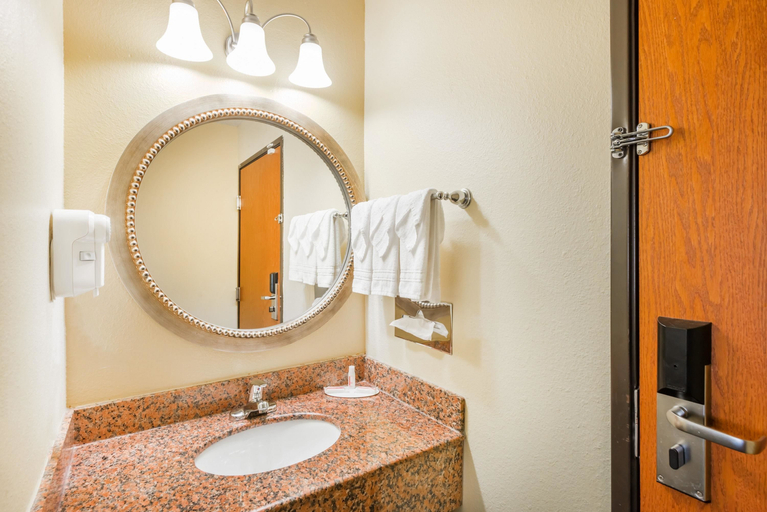 Bathroom, Super 8 by Wyndham Jacksonville, Morgan