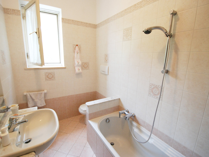 Bathroom, La Corte No.3, Napoli