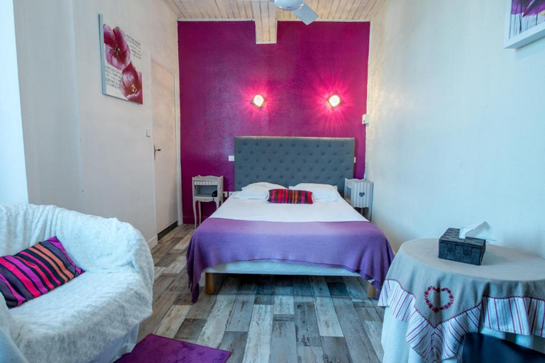 Bedroom 3, Logis Hotel les Voyageurs, Lot-et-Garonne
