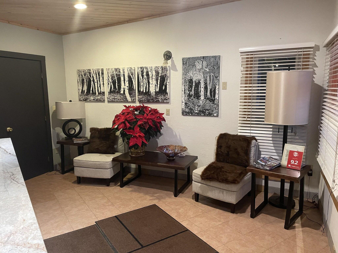 Public Area 2, Valley Hi Motel, Grand