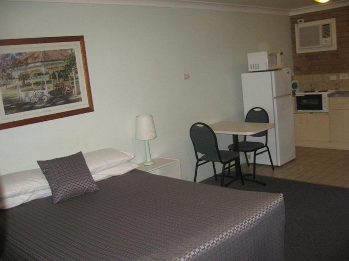 Bedroom 2, Paramount Motel Brisbane, Brisbane