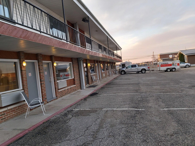 Exterior & Views 2, TravelInn Hearst, Cochrane