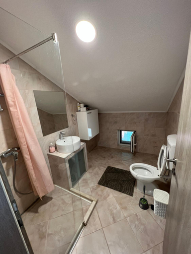 Others 3, Aman Guesthouse, Una-Sana