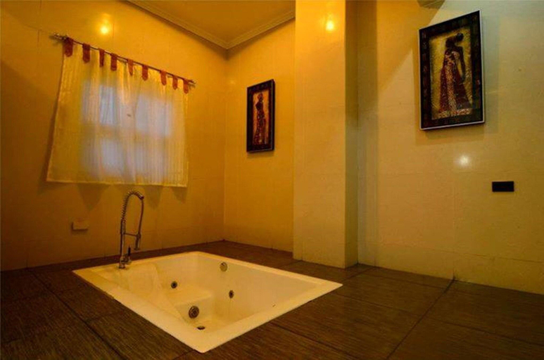 Bathroom 4, Villa Jhoana Resort, Angono