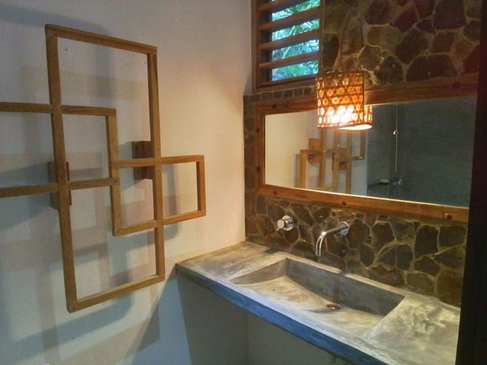 Bathroom 1, Villa Colibri, Diana