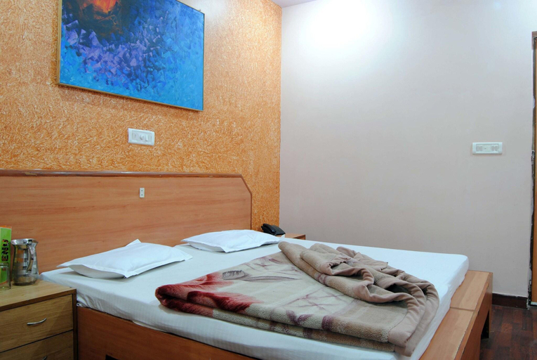 Bedroom 5, Hotel Express 66, Delhi