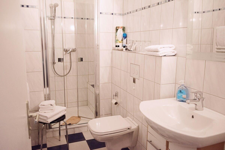 Bathroom 4, Am Böhmepark, Heidekreis