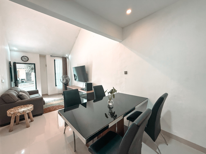 Dining Room 4, White House Villa 2BR Sentul by SAKALA HOME, Bogor
