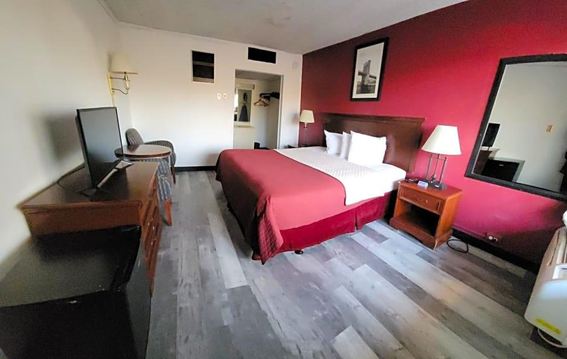 Bedroom 4, Hudson Valley Hotel & Conference Center FairBridge, Orange