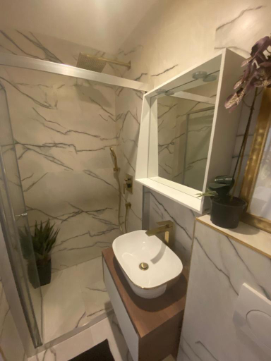 Bathroom, Room Lui, sa besplatnim parkingom, Rijeka